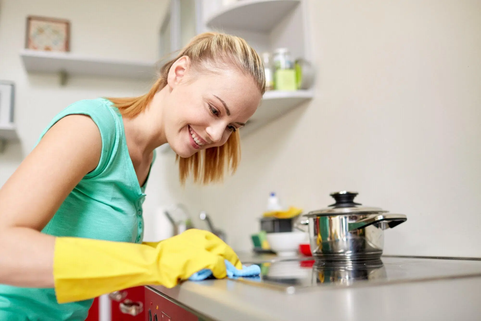 Quick Cleaning Hacks for Efficient Turnovers: Saving Time and Energy in Orlando, FL